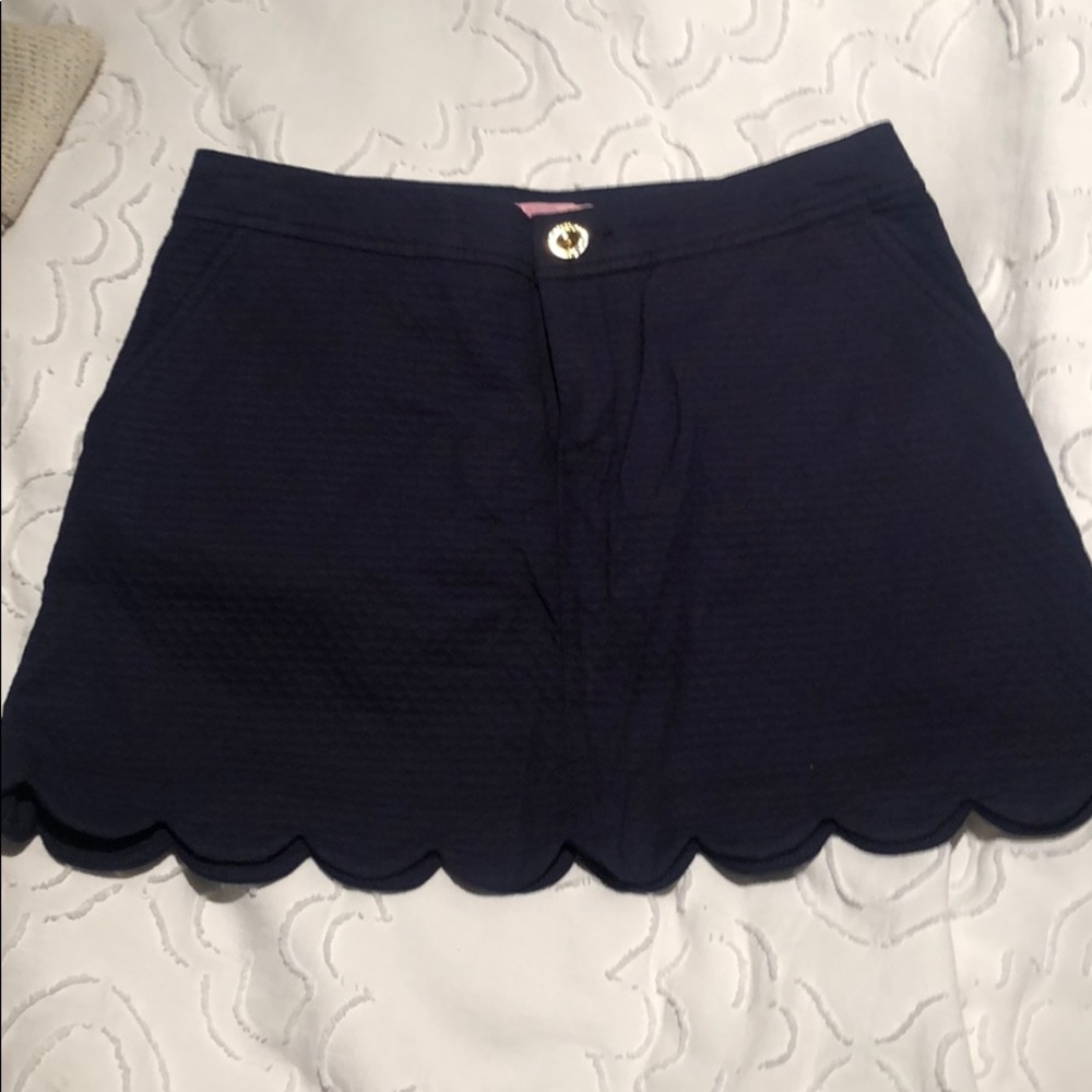 NWT LILLY PULITZER NAVY SCALLOPED SKORT